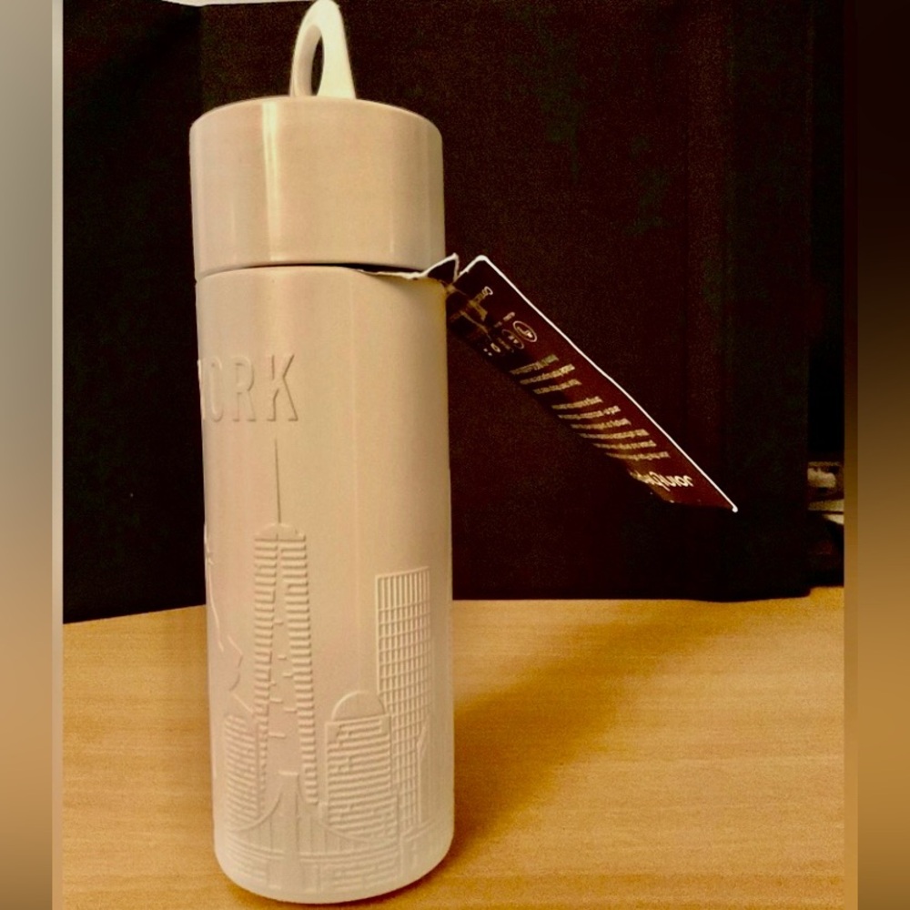 NWT White New York Embossed Water Bottle - Picture 9 of 11